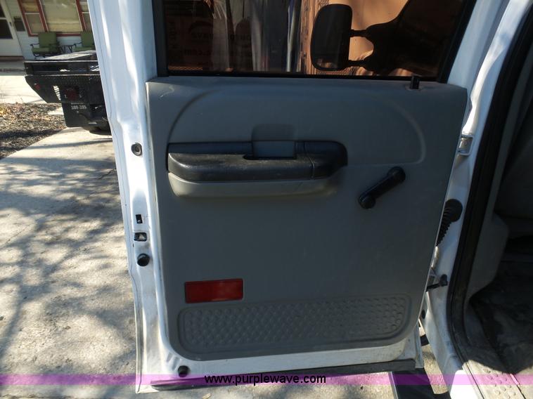 image for item K7674 2005 Ford F250 Super Duty Crew Cab pickup truck