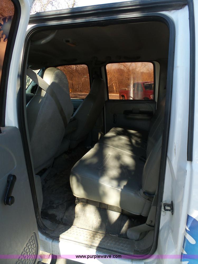 image for item K7674 2005 Ford F250 Super Duty Crew Cab pickup truck