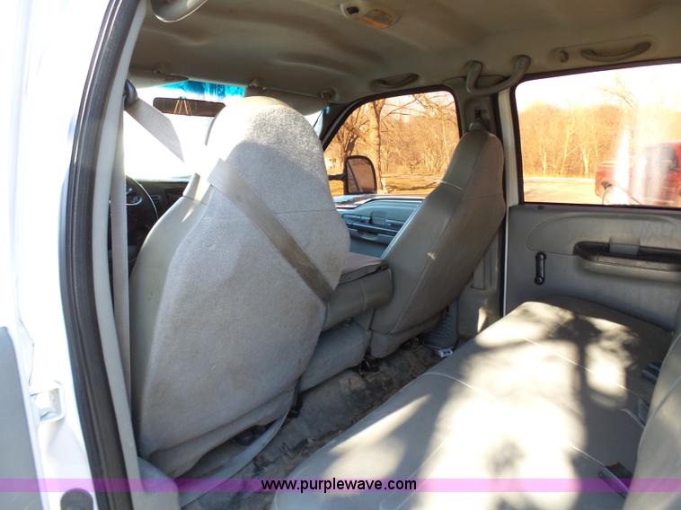 image for item K7674 2005 Ford F250 Super Duty Crew Cab pickup truck