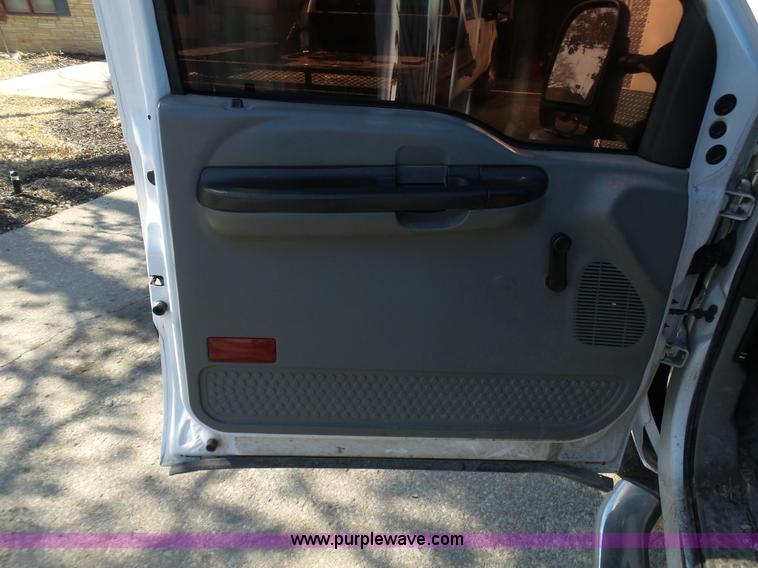 image for item K7674 2005 Ford F250 Super Duty Crew Cab pickup truck