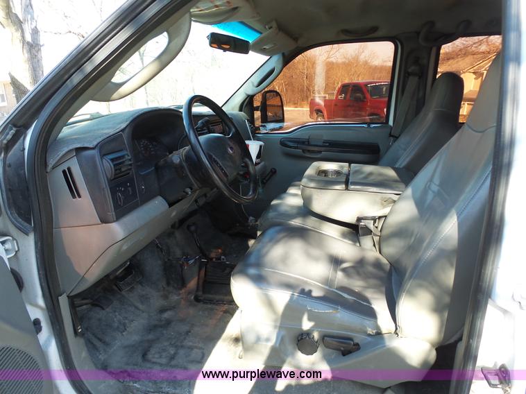 image for item K7674 2005 Ford F250 Super Duty Crew Cab pickup truck