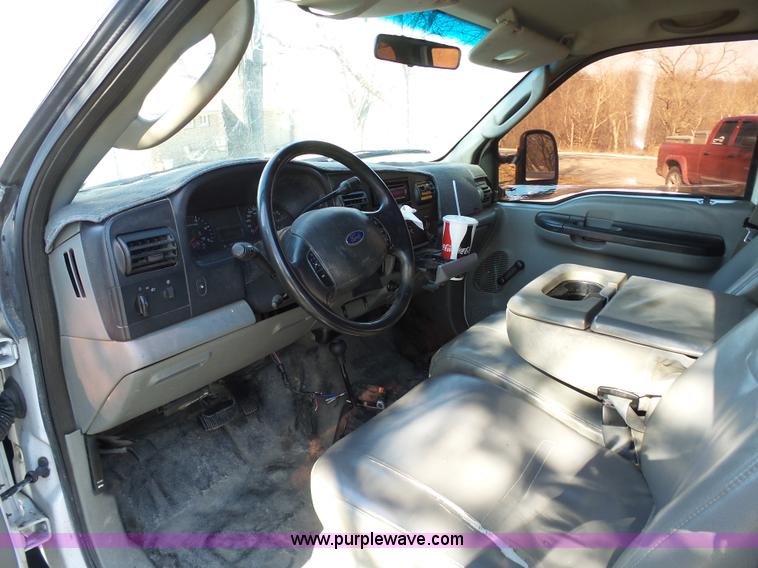 image for item K7674 2005 Ford F250 Super Duty Crew Cab pickup truck