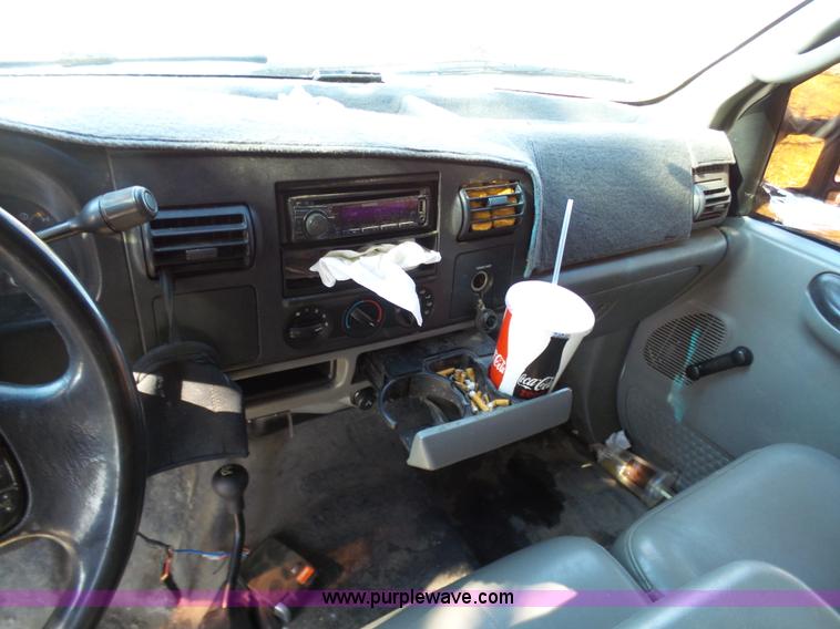 image for item K7674 2005 Ford F250 Super Duty Crew Cab pickup truck