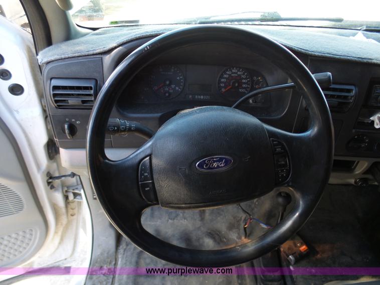 image for item K7674 2005 Ford F250 Super Duty Crew Cab pickup truck