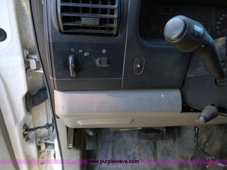 image for item K7674 2005 Ford F250 Super Duty Crew Cab pickup truck