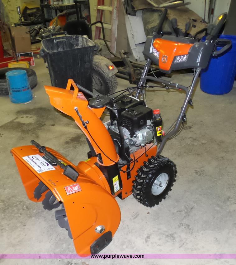 image for item L3008 Husqvarna ST224 snow blower