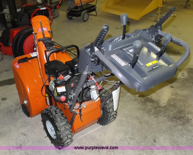 image for item L3008 Husqvarna ST224 snow blower