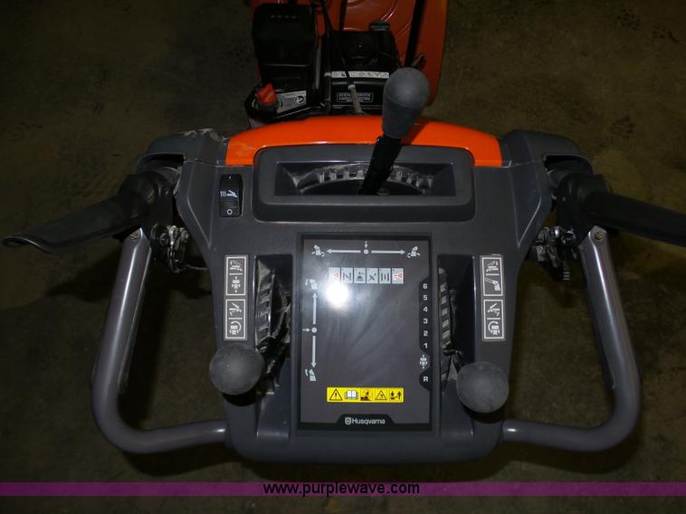 image for item L3008 Husqvarna ST224 snow blower