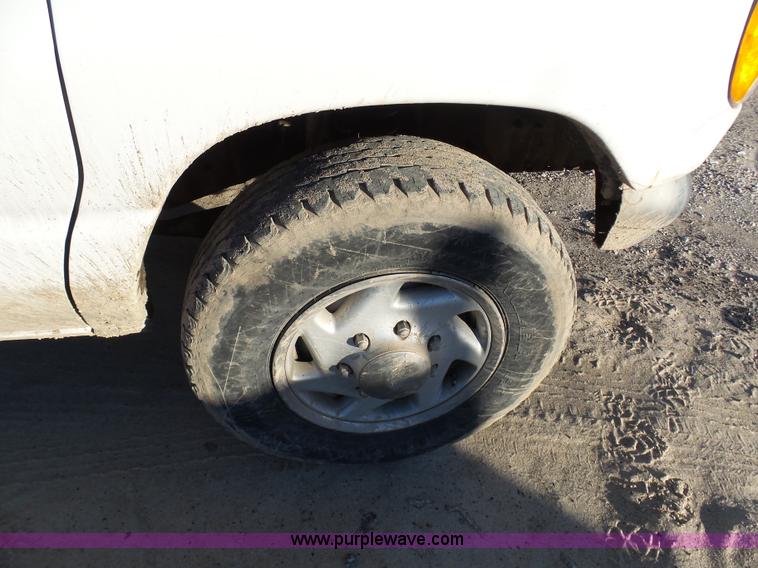 image for item L3011 1999 Ford Econoline Wagon E350 XL Super Duty utility van