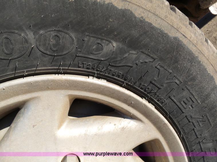 image for item L3011 1999 Ford Econoline Wagon E350 XL Super Duty utility van