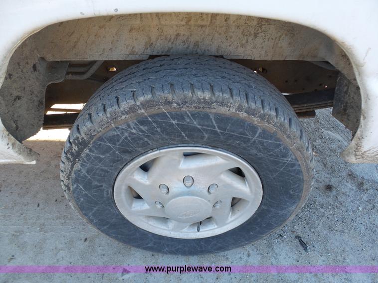 image for item L3011 1999 Ford Econoline Wagon E350 XL Super Duty utility van