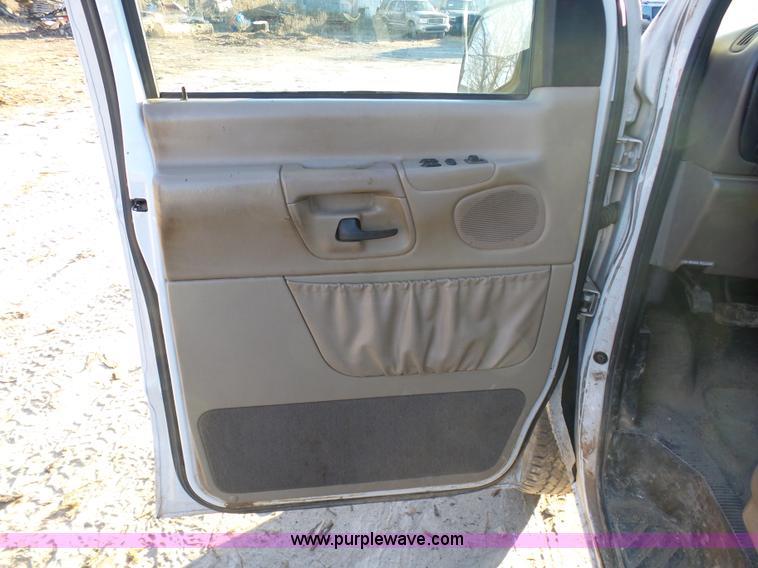 image for item L3011 1999 Ford Econoline Wagon E350 XL Super Duty utility van