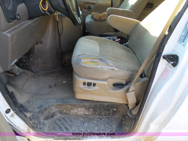 image for item L3011 1999 Ford Econoline Wagon E350 XL Super Duty utility van