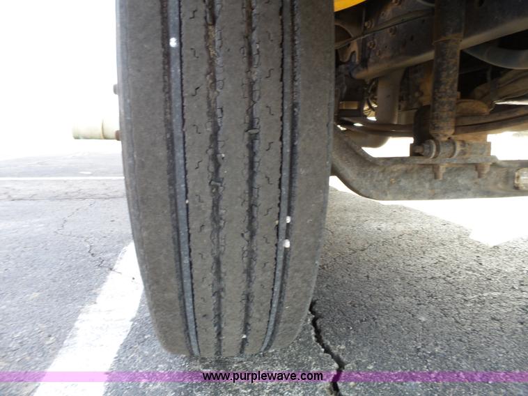 image for item L3640 2007 International CE200 school bus