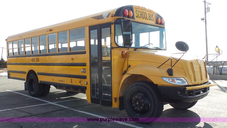 image for item L3641 2006 International CE school bus