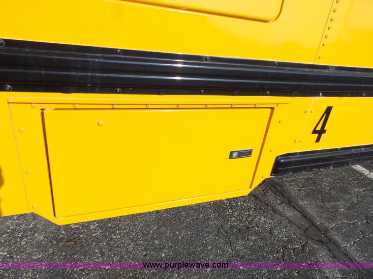 image for item L3641 2006 International CE school bus