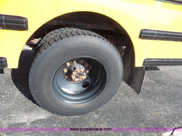 image for item L3641 2006 International CE school bus