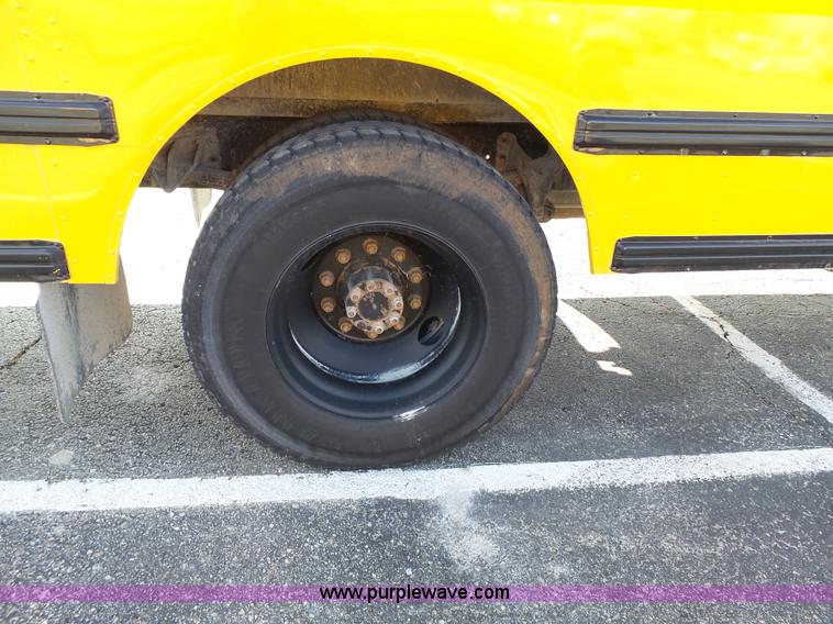 image for item L3641 2006 International CE school bus