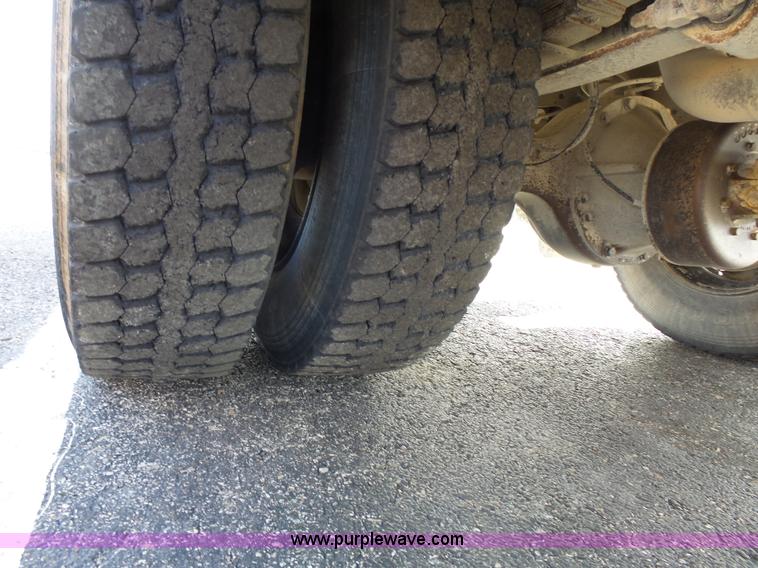 image for item L3641 2006 International CE school bus