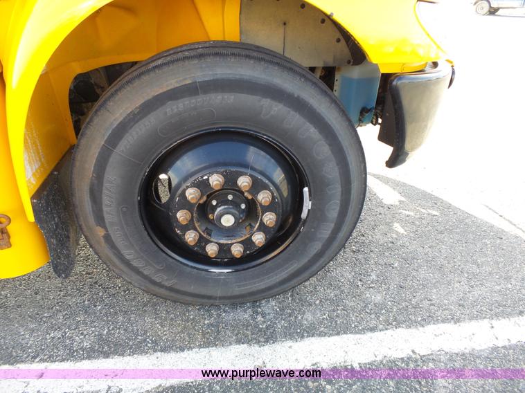 image for item L3641 2006 International CE school bus