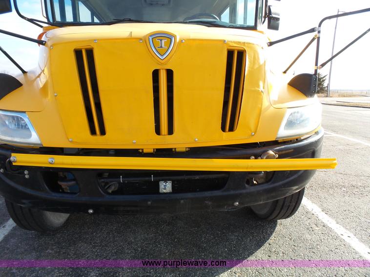 image for item L3641 2006 International CE school bus
