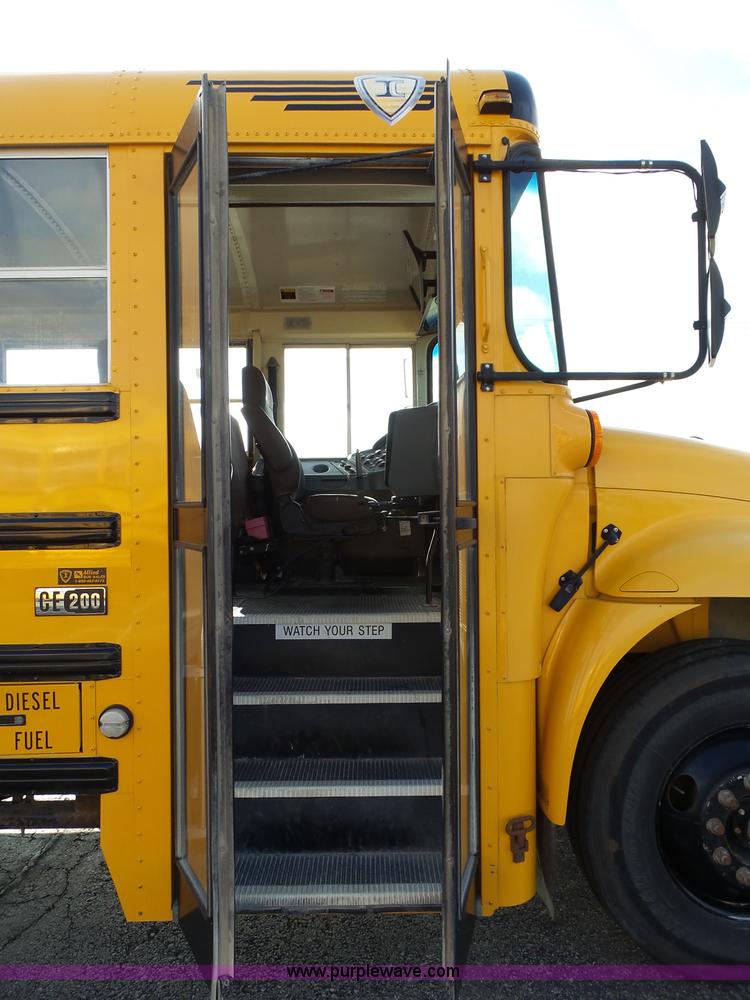 image for item L3641 2006 International CE school bus