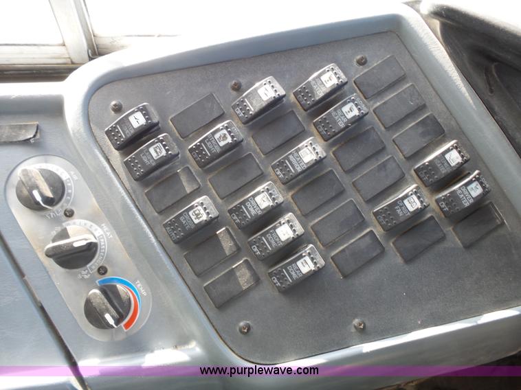 image for item L3641 2006 International CE school bus