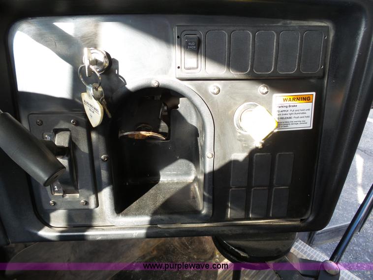 image for item L3641 2006 International CE school bus