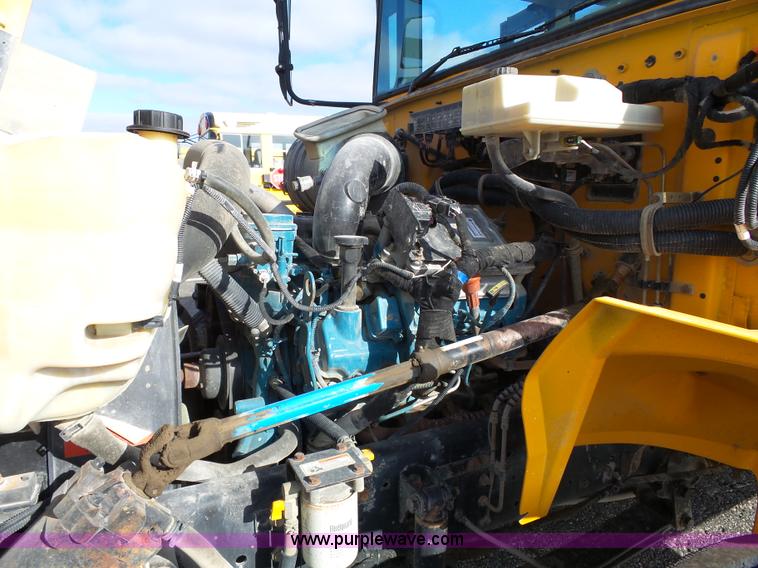 image for item L3641 2006 International CE school bus