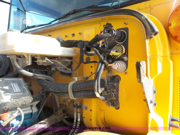 image for item L3641 2006 International CE school bus