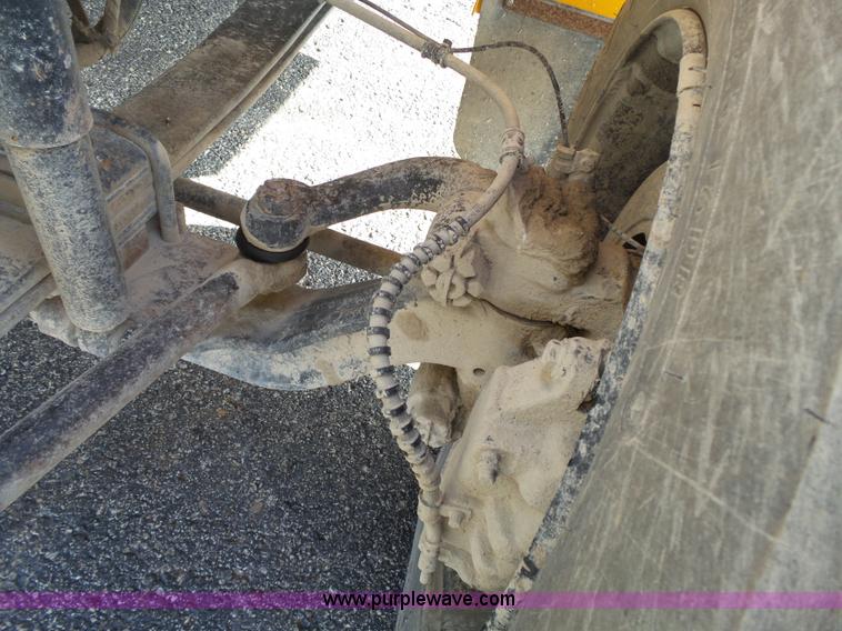 image for item L3641 2006 International CE school bus