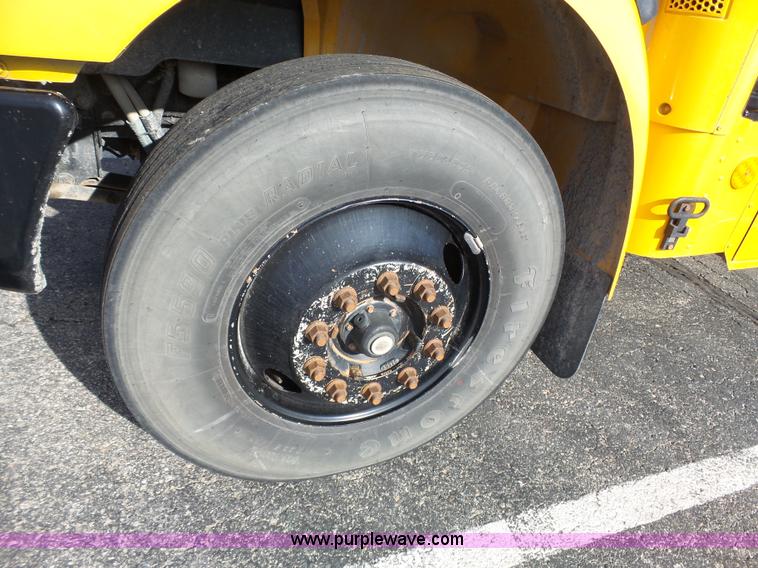 image for item L3642 2005 International CE200 school bus