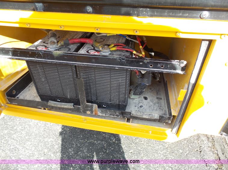 image for item L3642 2005 International CE200 school bus