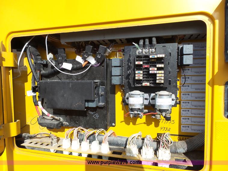 image for item L3642 2005 International CE200 school bus