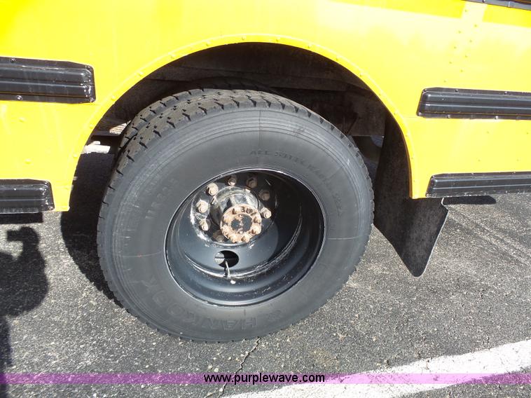 image for item L3642 2005 International CE200 school bus