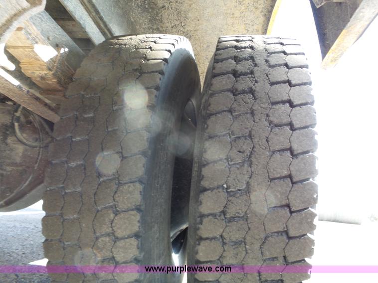 image for item L3642 2005 International CE200 school bus