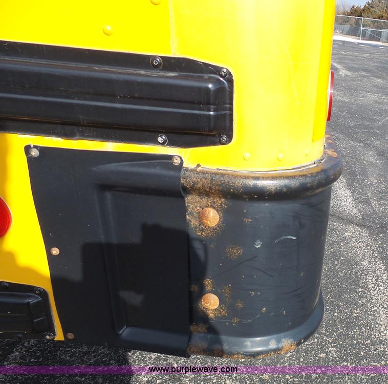 image for item L3642 2005 International CE200 school bus