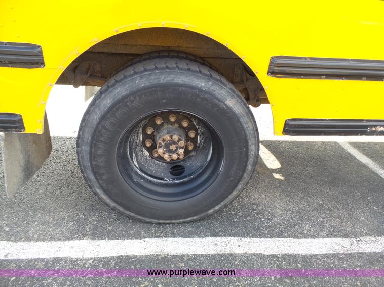 image for item L3642 2005 International CE200 school bus