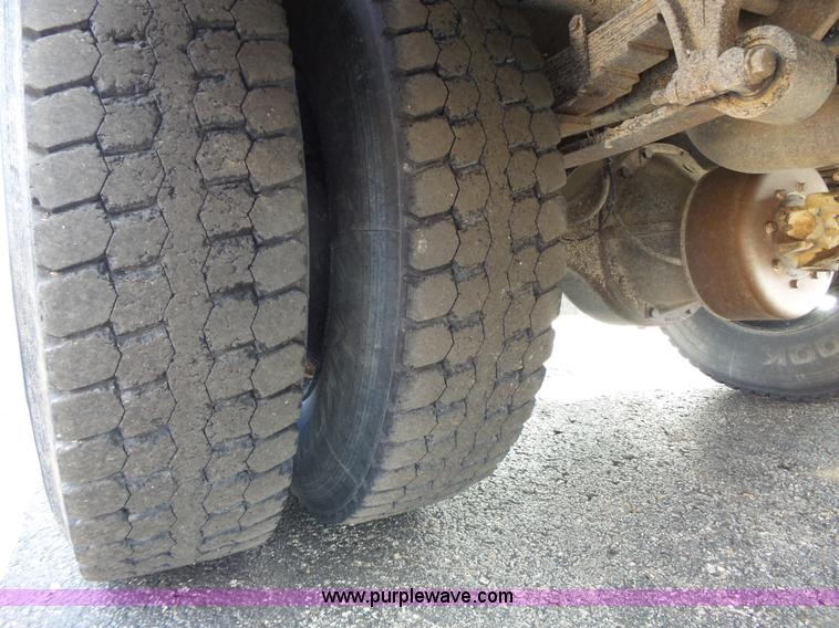 image for item L3642 2005 International CE200 school bus