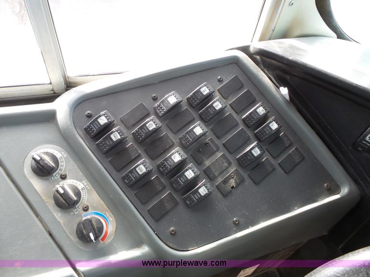 image for item L3642 2005 International CE200 school bus