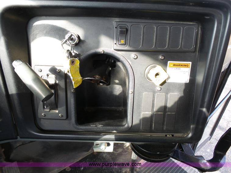 image for item L3642 2005 International CE200 school bus