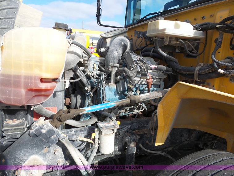 image for item L3642 2005 International CE200 school bus