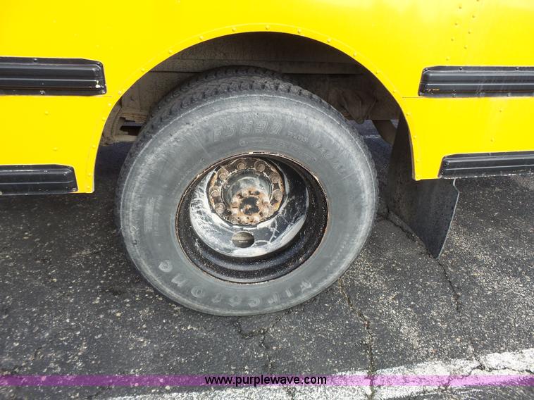 image for item L3643 2005 International CE200 school bus