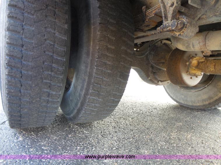 image for item L3643 2005 International CE200 school bus