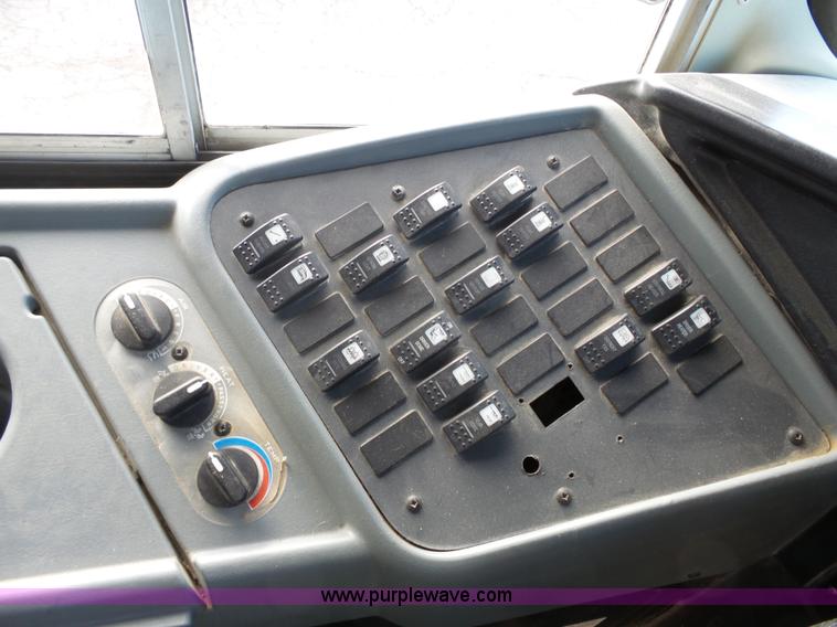 image for item L3643 2005 International CE200 school bus