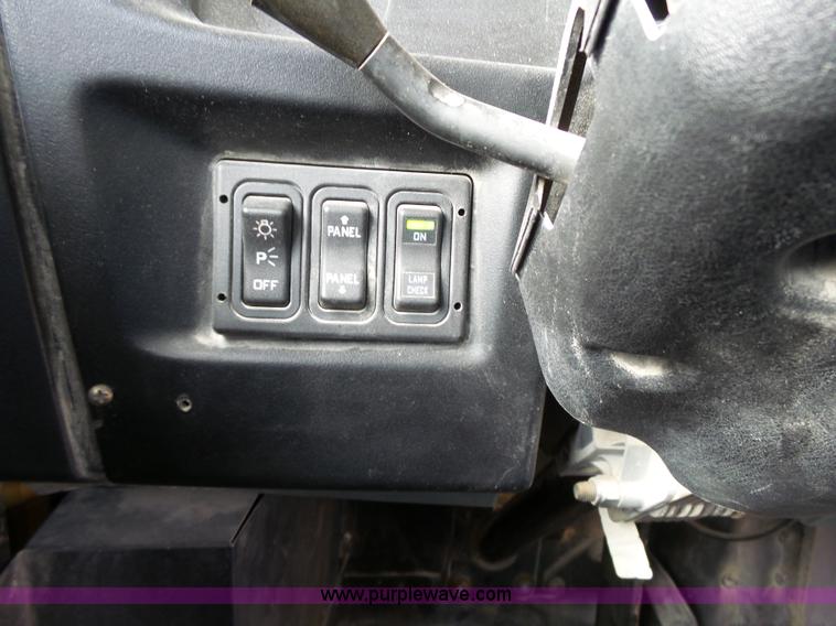 image for item L3643 2005 International CE200 school bus