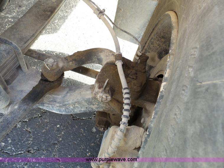 image for item L3643 2005 International CE200 school bus