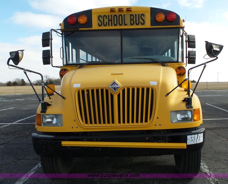 image for item L3644 2001 International Conventional IC school bus