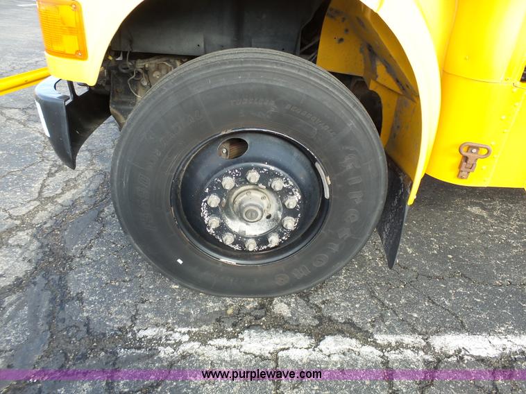 image for item L3644 2001 International Conventional IC school bus