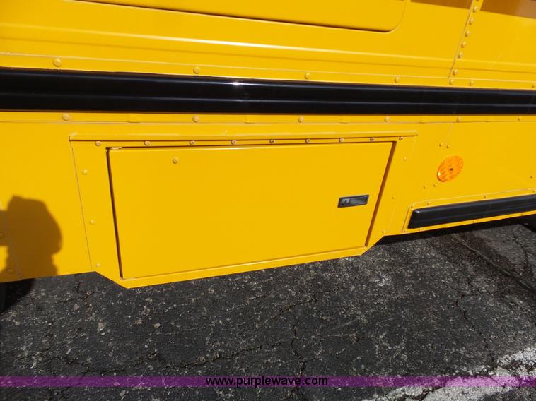 image for item L3644 2001 International Conventional IC school bus